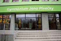 Gymnázium Jana Pivečky ve Slavičíně.