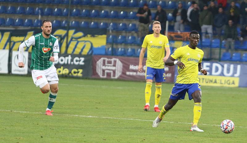 Fotbalisté Zlína (žluté dresy) v 14. kole FORTUNA:LIGY hráli s Jabloncem nerozhodně 0:0.