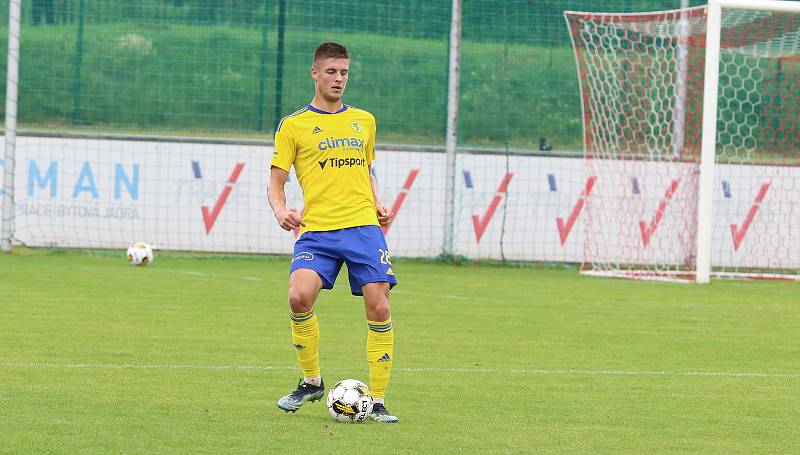 Fotbalisté Zlína (žluté dresy) ve 2. kole MOL Cupu zvítězili na hřišti divizního Startu Brno 3:0