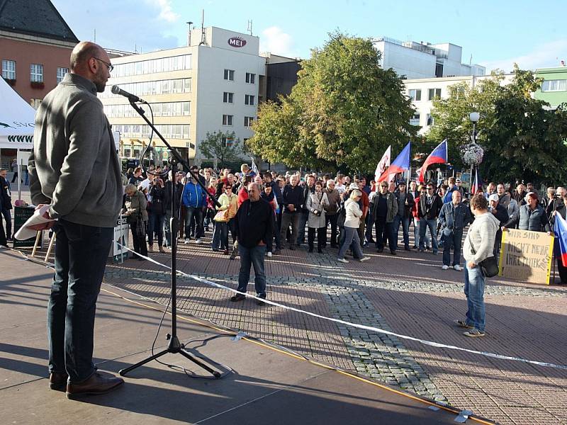 Strana svobodných pořádá demostraci proti evropské imigrační politice na náměstí Míru ve Zlíně..