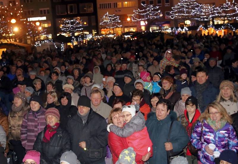 Česko zpívá koledy na náměstí Míru ve Zlíně