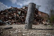 Zbytky zrezlé munice po výbuchu ve Vrběticích, 3. května 2021. Ve Vrběticích v roce 2014 explodoval muniční sklad. Po sedmi letech vyšlo najevo podezření na zapojení ruské tajné služby (GRU a SVR) do výbuchu.
