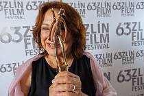 Zlata Adamovská převzala na konci letošního Zlín Film Festivalu Zlatý střevíček.