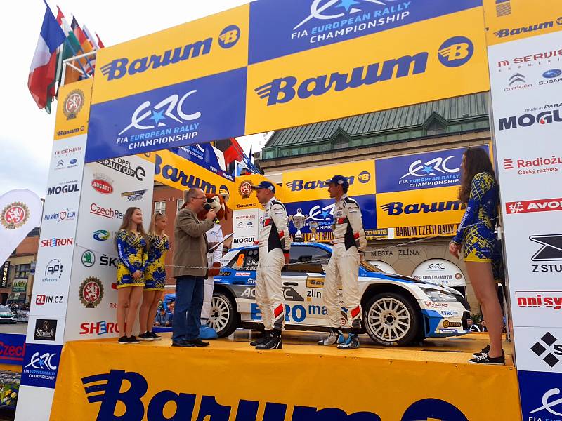 Vítězem 50. ročníku Barum Czech Rally Zlín se stal Jan Kopecký. Letošní barumku přišly na náměstí Míru ve Zlíně zakončit stovky  lidí. 29. srpna 2021