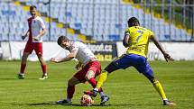 Fotbalisté Zlína (ve žlutých dresech) porazili na Letné třetiligovou Kroměříž 4:1.