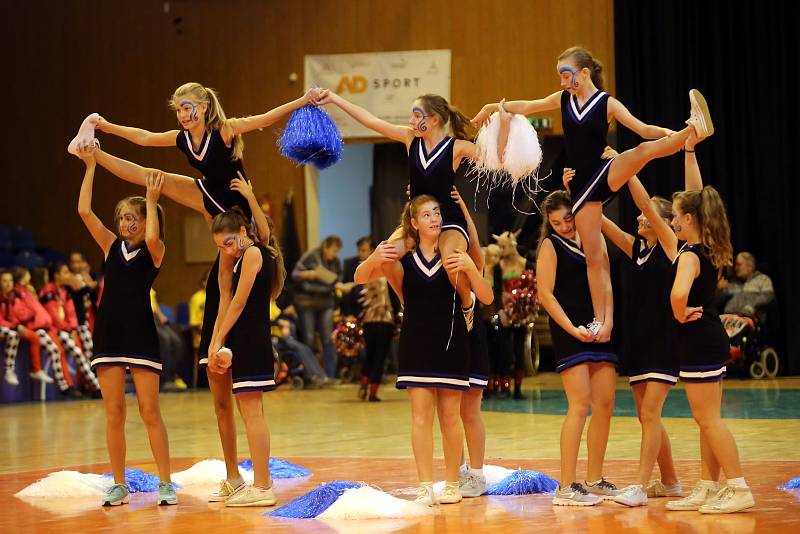 Soutěž  Zlínský vorvaň 2018 ve sportovní hale ve Zlíně.ZŠ Slavičín Vlára Roztleskávačky