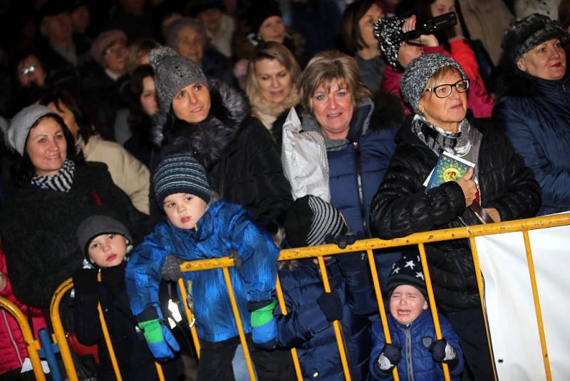 Česko zpívá koledy na náměstí Míru ve Zlíně