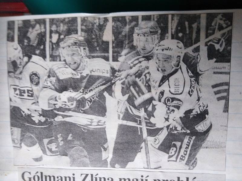 Podívejte se na průřez kariéry ve fotografiích legendy zlínského hokeje, trojnásobného mistra světa a kapitána mistrů extraligy 2014 Petra Čajánka. Foto: archiv Deníku.