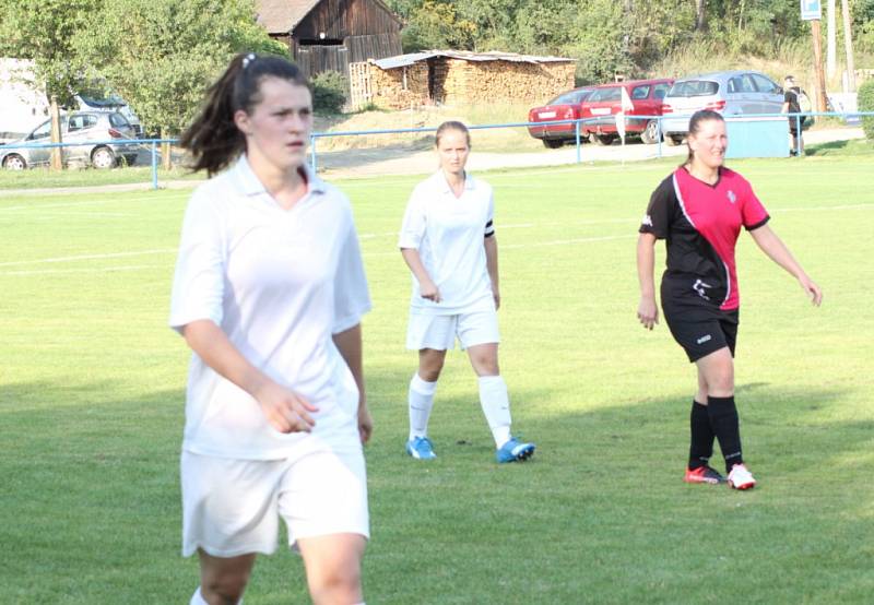 Krajský přebor žen: Lužkovice - Holešovské holky 2:5. 