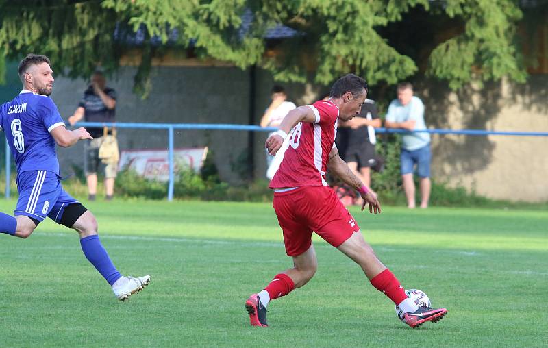 Fotbalisté Slavičína (v modrých dresech) ve středu v rámci 1. kola Mol Cupu vyzvali Frýdek Místek.