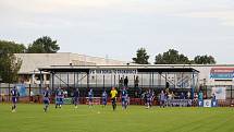 Fotbalisté Kvítkovic (modro-bílé dresy) v Mol Cupu prohráli s Třincem 1:5.