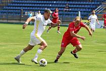 Fotbalisté Zlína (bílé dresy) v sobotu dopoledne hráli na Letné s druholigovou Líšní.