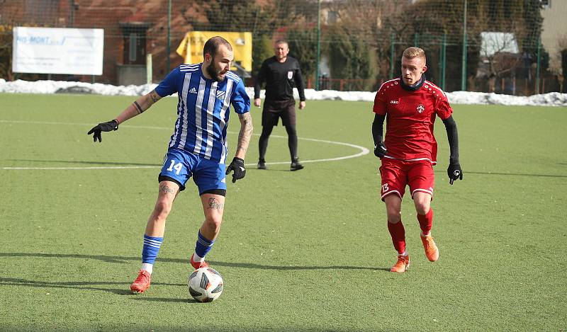 Fotbalisté Kvítkovic (modrobílé dresy) v přípravném utkání nestačili na Púchov.