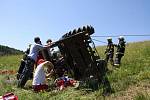 Na louce mezi obcí Všemina a Jasenná došlo k velmi vážné havárii traktoru.