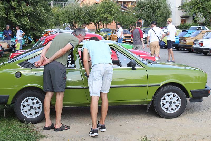 Sraz vozů Škoda vyrobených do roku 1994 v Lukově