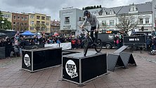 Ani déšť nezhatil triky BMX jezdcům na náměstí Míru ve Zlíně
