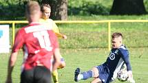 Fotbalisté Kvasic (v červeném) v 10. kole krajského přeboru naplno potvrdili roli favorita a před svými fanoušky jasně 4:0 porazili Nedašov.