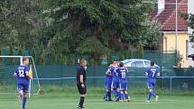 Dvizní fotbalisté Slavičína (v modrém) v rámci středečního 1. kola MOL Cupu doma vyřadili třetiligový Frýdek-Místek v prodloužení 3:2. 