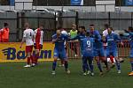 Fotbalisté Otrokovic (modré dresy) ve 22. kola MSFL i bez vyloučeného Kišky zdolali vedoucí Kroměříž 2:1.