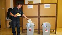 Volby 2017 v Tlumačově, kde je volební místnost například i v Kulturním a informačním středisku.