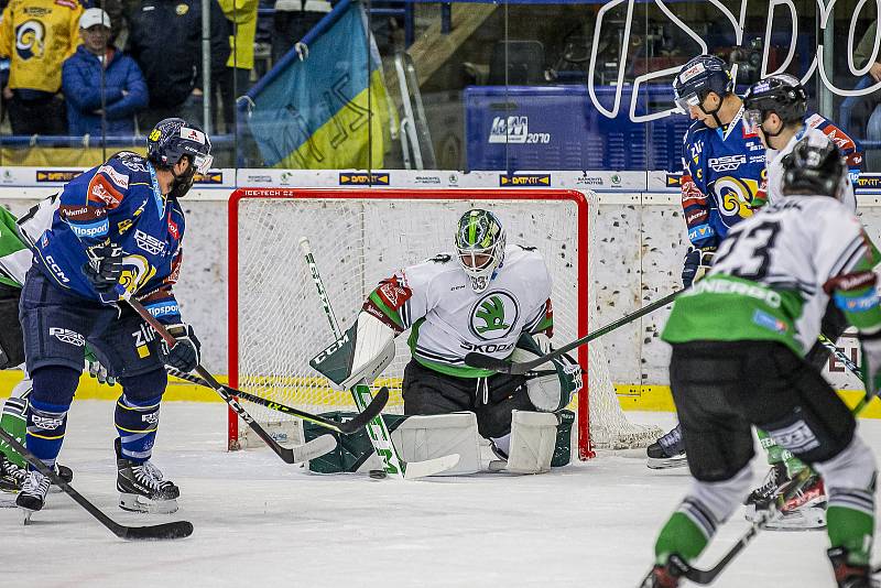 Hokejisté Zlína (v modrých dresech) v pátek večer na Zimním stadionu Luďka Čajky vyzvali Mladou Boleslav.