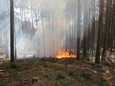 Na Luhačovicku hořelo v lese klestí