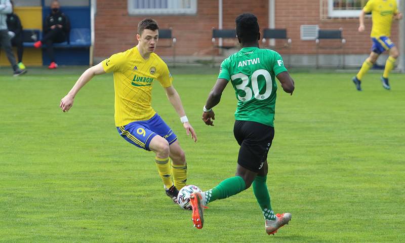 Fotbalisté Zlína (ve žlutých dresech) se ve 27. kole FORTUNA:LIGY utkali s Příbramí. Foto: Jan Zahnaš