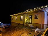 V Březnici ocenili nejhezčí Vánoční výzdobu rodinných domů.