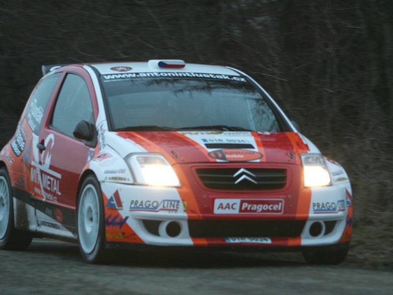 Antonín Tlusťák testoval na stejné trati svůj vůz Citroën C2 S1600. 