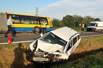 Nehoda osobního auta a autobusu u Otrokovic - pondělí 16. září 2019