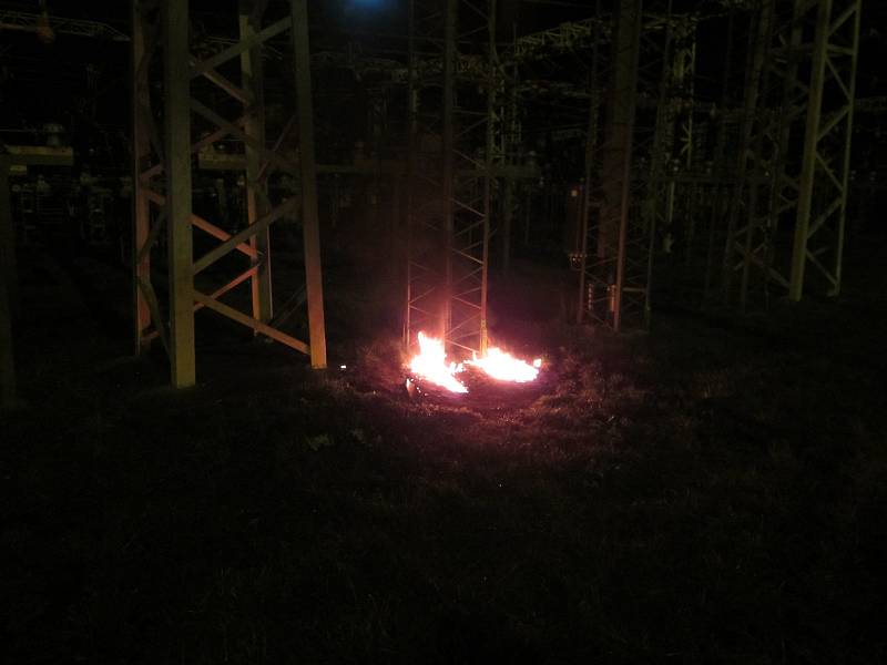 Požár transformátoru v areálu rozvodny v Otrokovicích.