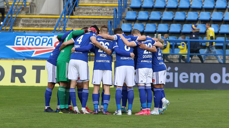 Fotbalisté Zlína (žluté dresy) ve 29. kole FORTUNA:LIGY prohráli s Mladou Boleslaví 1:2.