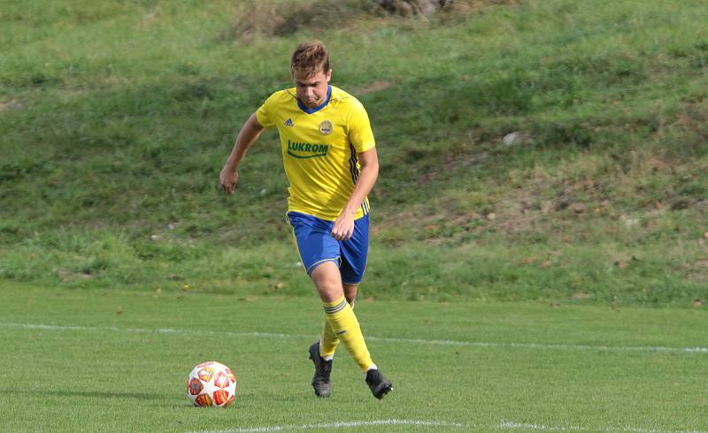 Fotbalisté Zlína B (ve žlutých dresech) prohráli v 9. kole MSFL s Hanáckou Slavií Kroměříž 1:2.