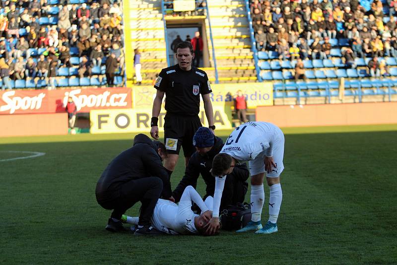 Fotbalisté Zlína (ve žlutých dresech) v 18. kole FORTUNA:LIGY hostili na Letné sousední Slovácko.