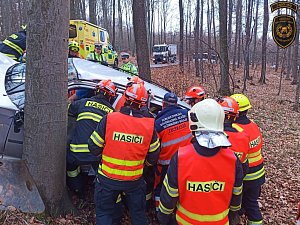 Dopravní nehoda osobního automobilu mezi obcemi Mladcová a Racková u Zlína