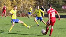 Fotbalisté Zlína B (žluté dresy) v 15. kole MSFL remizovali na Vršavě s Uničovem 1:1. Foto: Jan Zahnaš