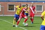 Fotbalisté Zlína B (žluté dresy) v nedělním zápase 29. kole MSFL na Letné remizovali s Frýdkem-Místkem 2:2.