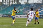 Fotbalisté Zlína (žluté dresy) se ve 2. kole FORTUNA:LIGY představili na hřišti v Mladé Boleslavi. Foto: pro Deník/Jan Zahnaš