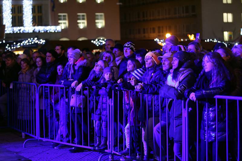 koncert Support Lesbiens na náměstí Míru ve Zlíně