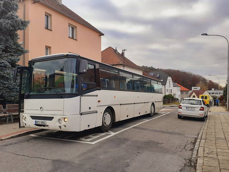 V ulici Mikoláše Alše ve Zlíně, dochází k dopravním zácpám. Situaci řeší město Zlín i DSZO.