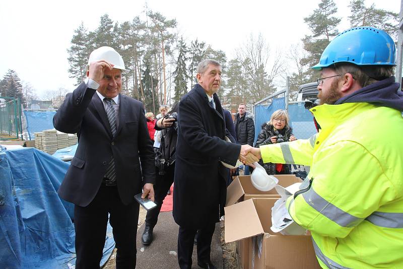 Návštěva vlády České republiky ve Zlínském kraji. Baťův památník ve Zlíně.