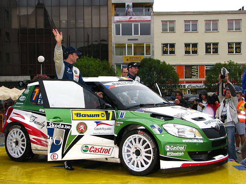 Motoristické šílenství začalo. Jubilejní 40. ročník Barum Czech Rally Zlín totiž slavnostně odstartoval v pátek v 17 hodin před radnicí na náměstí Míru ve Zlíně.