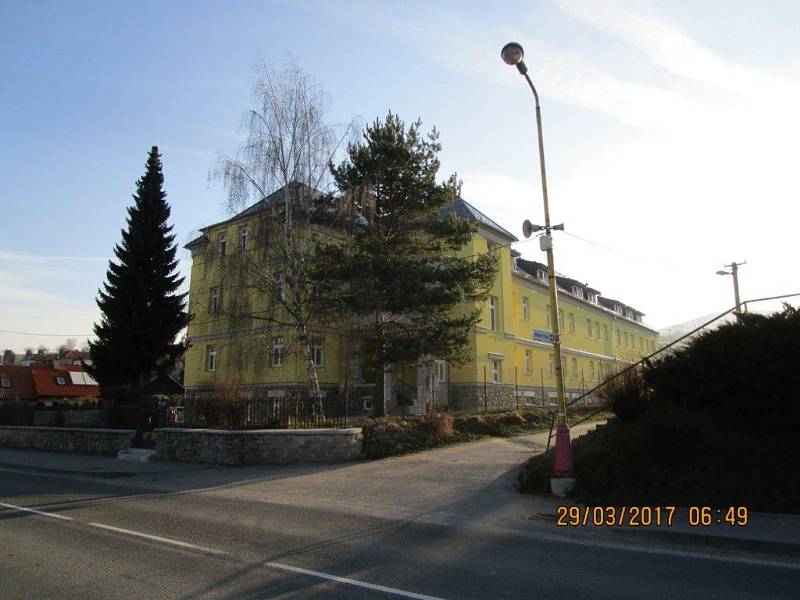 V Brumově-Bylnici přebudovali starou školu v luxusní bydlení zejména pro seniory.
