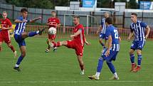 Fotbalisté Kvítkovic (modro-bílé dresy) v Mol Cupu prohráli s Třincem 1:5.