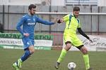 Fotbalisté Otrokovic B (modré dresy) v neděli dopoledne přehráli Žalkovice 3:1.