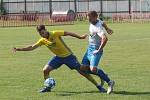 Fotbalisté Otrokovic (v bílých dresech) v 6. kole MSFL porazili Zlín B 2:0.