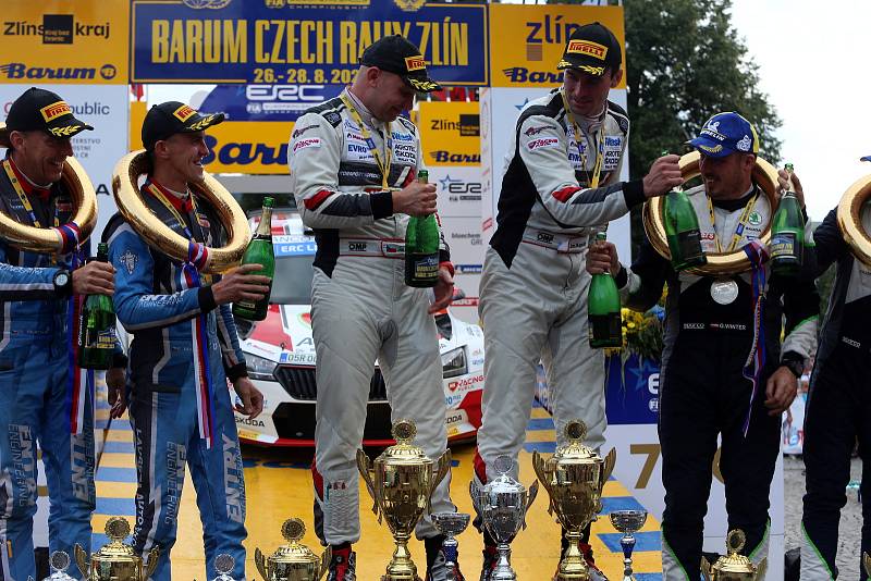 Slavnostní vyhlášení výsledků 51. ročnku Barum Czech Rally Zlín před radnicí. Z prvenství se posedmé v řadě, po desáté celkově, radoval Jan Kopecký.