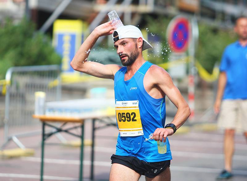 V sobotu se ve Zlíně uskutečnil třetí ročník festivalového půlmaratonu, který byl součástí doprovodného programu 58. Zlín Film Festivalu. Poprvé zvítězil český běžec Jiří Čípa, který překonal traťový rekord. Foto: Deník/Libor Kopl