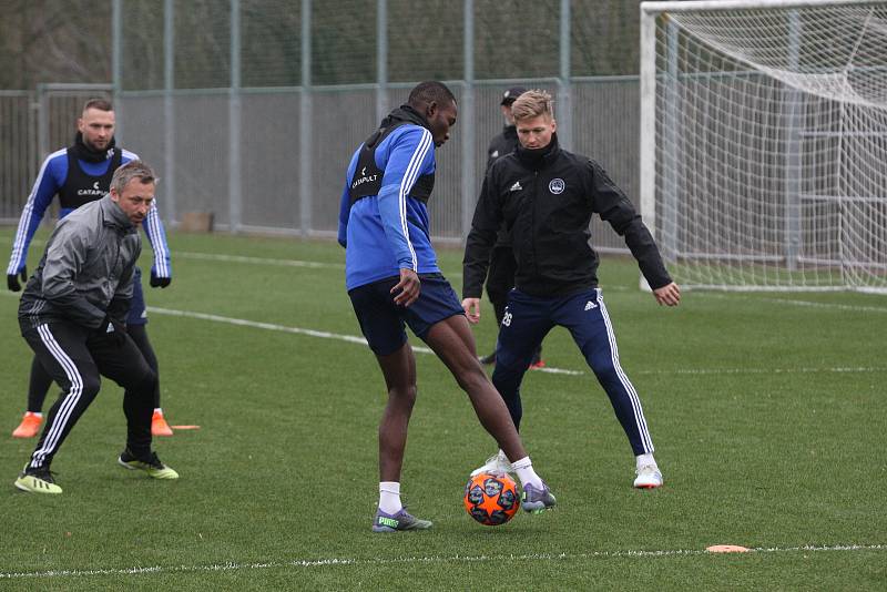 Fotbalisté Zlína po krátké vánoční přestávce v pondělí  zahájili specifickou dvoutýdenní zimní přípravu.