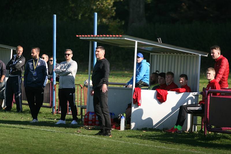 Fotbalisté Louk v rámci 10. kola I. B třídy skupiny B dokázali porazit Chropyněi 3:1, díky třem trefám Sebastiána Kuny.